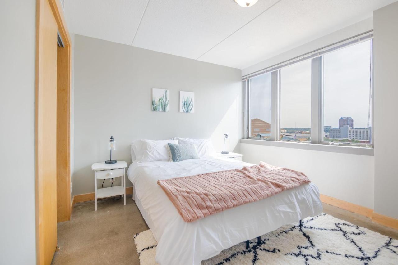 Modern 2 Bedroom Downtown Apt By Wells Fargo Arena 得梅因 外观 照片